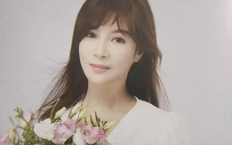 蔡秋凤《阿母的双手》闽南语正字歌词暨普通话译本