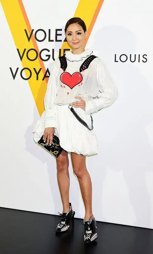 孙芸芸一身的高级气质真耐看,名媛搭配很有亮点,感觉很贵气