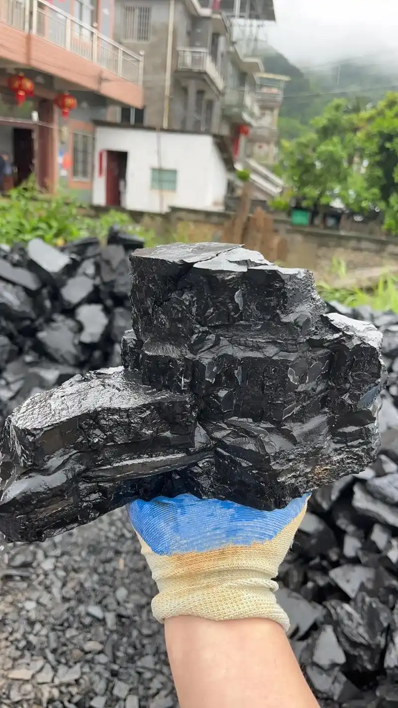 黑金石大量现货,大小规格齐全,纯黑无白精#黑金石 #黑金峡谷 - 抖音